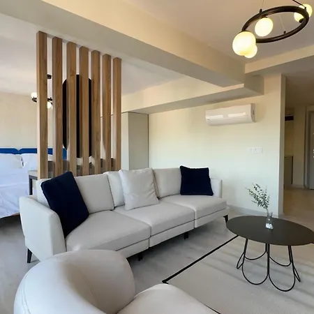 Stylish With Seaview 10 *
