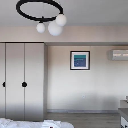 Stylish With Seaview 10 *